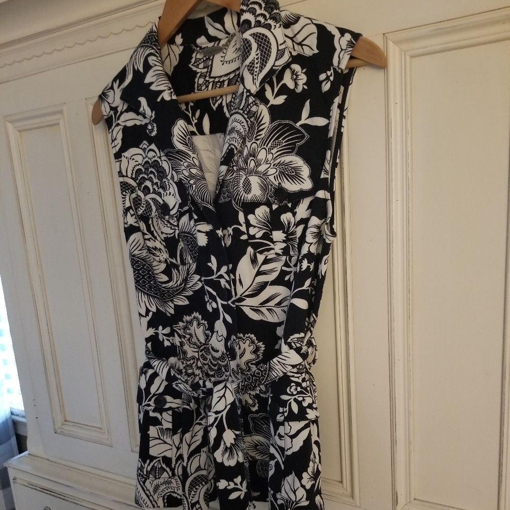Sleeveless jacket